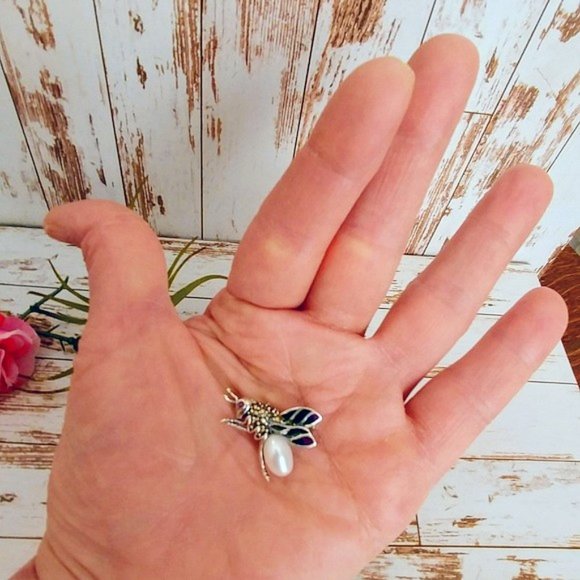 Pearl & Marcasite Silver Bee Pin - Picture 3 of 6
